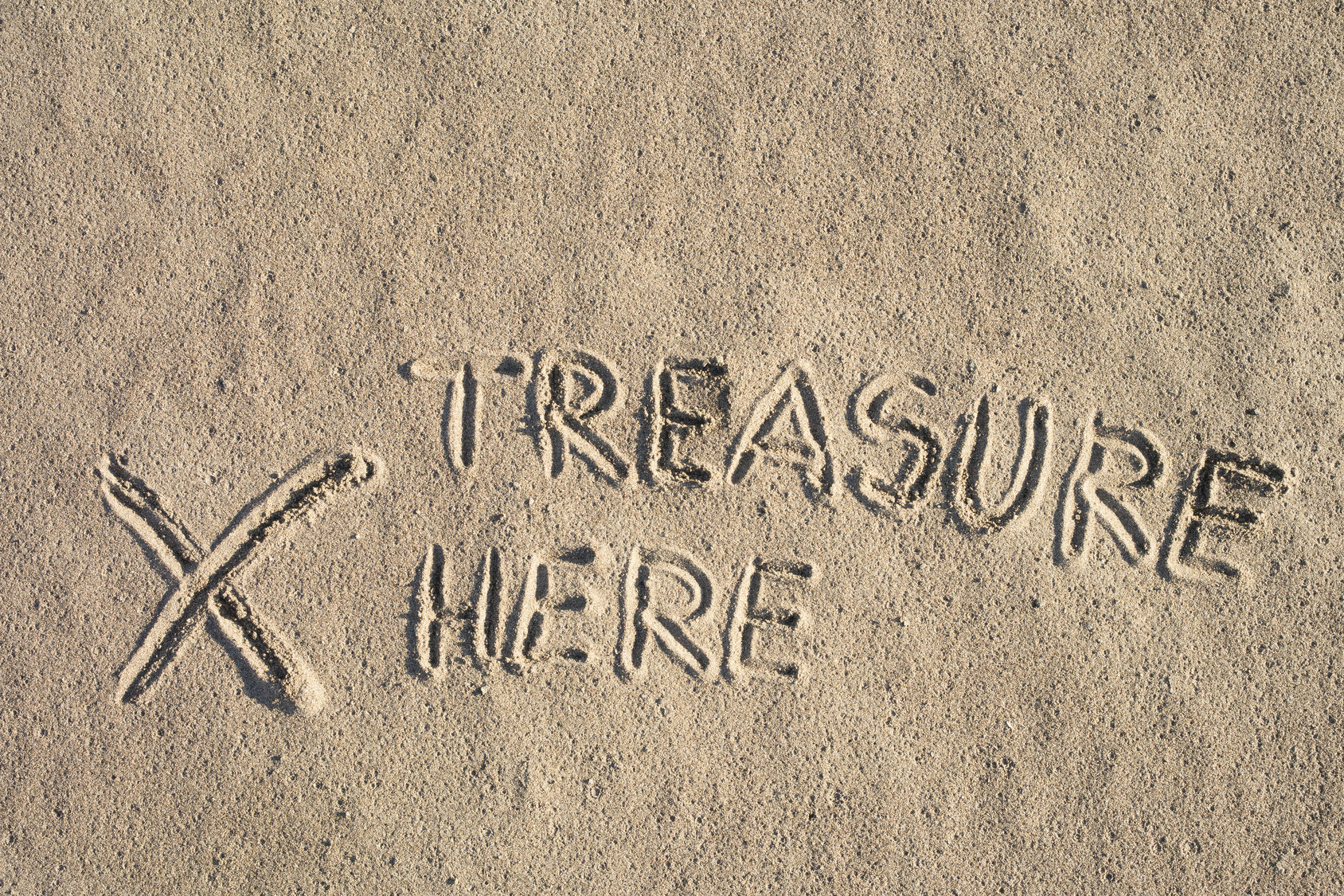 Песок перевести на английский. Hidden in the Sand обложка. Голова в песок картинки. Hidden in the Sand перевод. Обои рабочий стол отпуск в мае надписью.